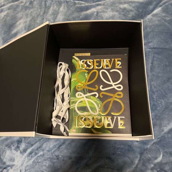 Loewe empty box, with ribbons and art magazine - Picture 4 of 9